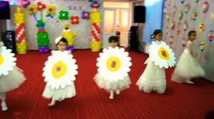 Выпускной в детском саду! Дети зажигают на ромашковом поле