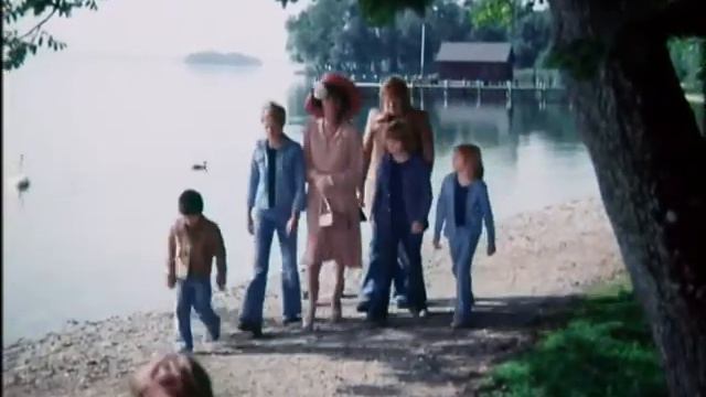 Mein Onkel Theodor - oder Wie man sein Geld im Schlaf verdient (Vor- und Abspann) смотреть онлайн