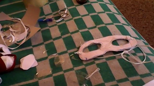 Привет всем я Лиза!!!! Я делаю маску супер кота нуара!!!!! Если хотите такую маску супер кота нуара смотреть онлайн