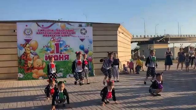 Мой первый танец "крутышки" Школа студия Тропикана смотреть онлайн