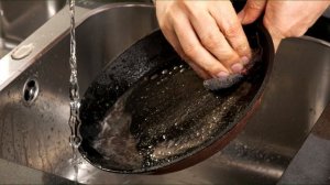 Как легко очистить сковороду от нагара в домашних условиях, самые эффективные способы