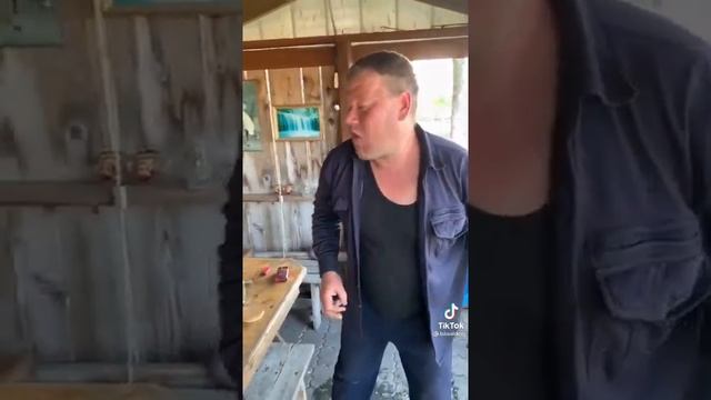 Скрепец готовит дождевых червей? смотреть онлайн