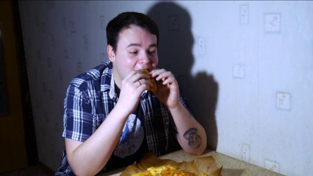 САМАЯ БОЛЬШАЯ, ЖИРНАЯ, СОЧНАЯ ПИЦЦА! Обзор доставки Crazy_Brothers