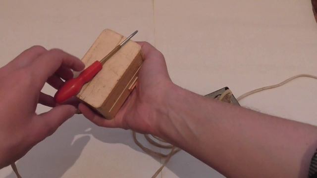 Как легко и быстро удалить запись с аудио кассеты/ Deleting a recording from an audio cassette смотреть онлайн