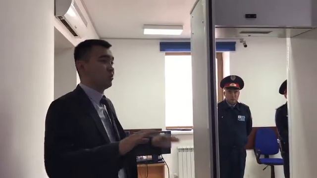 Вот видео от 20.09где Генеральная прокуратура перекрыла вход дольщикам. Вот зачем провоцируют сами? смотреть онлайн