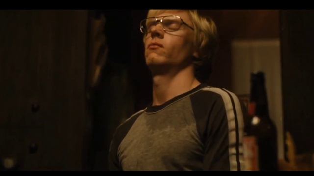 Monster: The Jeffrey Dahmer Story | Dahmer dancing scene смотреть онлайн