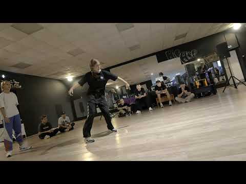 Брейкданс батл ↔ Дети до 2х лет ↔ Lola vs EazyFil ↔ 1'2 ↔ WHO IS WIN #whoiswin #bmvideo смотреть онлайн