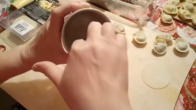 Лепим пельмени из покупного теста смотреть онлайн