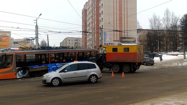 В Смоленске трамвай сошёл с рельсов 31 января смотреть онлайн