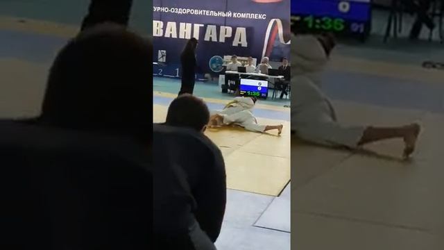 это я на соревнованиях зоняла 3 место и получила маленький фингал под глаз