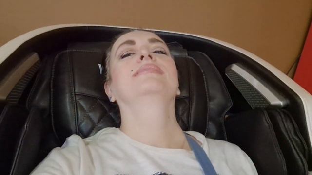Развела детей по игровым центрам и нырнула в массажное кресло. смотреть онлайн