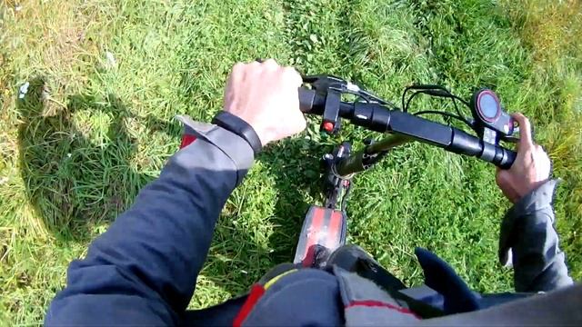 Kugoo m4 Еду по полю смотреть онлайн