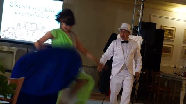 Каких артистов приглашать на свадьбу. Номер с быстрой сменой одежды. Переодевание на свадьбе смотреть онлайн