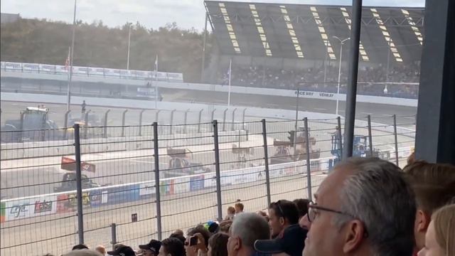 BriSCA F1 Stockcars - 1 Tom Harris wiped out by 400 Roy Maessen - Raceway Venray World Cup смотреть онлайн