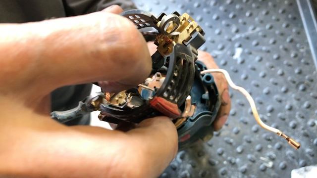 Как снять щеточный узел на перфоратор Бош 2-26 и 2-24 смотреть онлайн