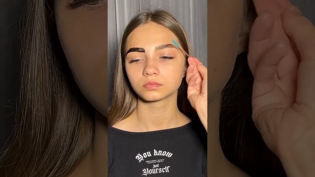 Процесс окрашивания бровей, краситель SHIK смотреть онлайн