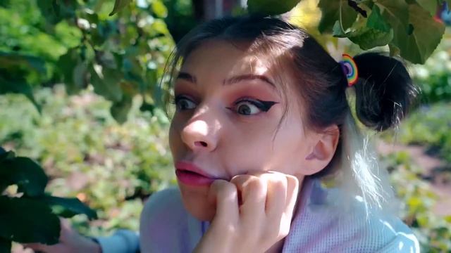 ПОБЕГ ОТ БАБУЛИ | УБЕГАЕМ С МЛАДШЕЙ СЕСТРЕНКОЙ ОТ ЗЛОЙ БАБКИ смотреть онлайн