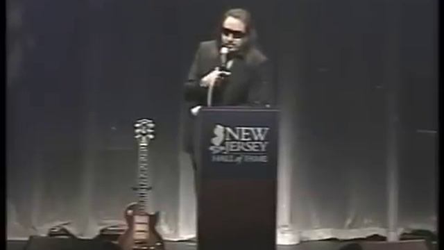 Ace Frehley presents Les Paul into the 2010 NJ Hall of Fame. смотреть онлайн