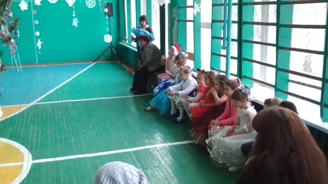 Новогодний утренник в школе 1-2 классов, с. Бурчак 24.12.2018 (часть 3) смотреть онлайн