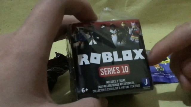 Opening some mystery boxes. (Roblox Series 10 and Minecraft Mini-Figure) смотреть онлайн
