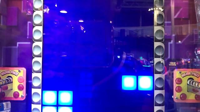 HOW TO WIN : BLOCK PARTY ARCADE GAME! [ CLAW MACHINE HUNTER ] смотреть онлайн
