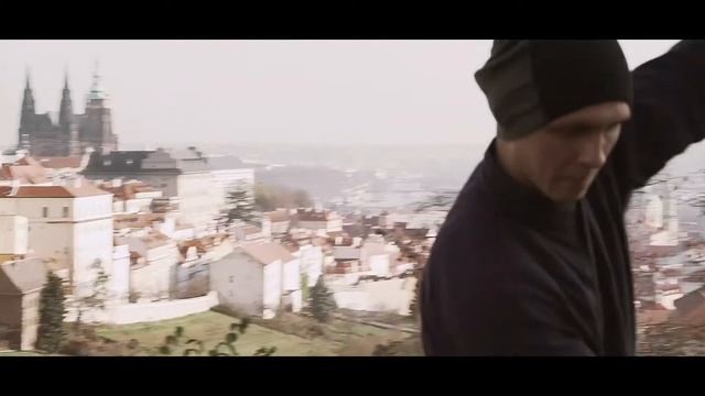 Тайцзи с мечом в Праге смотреть онлайн