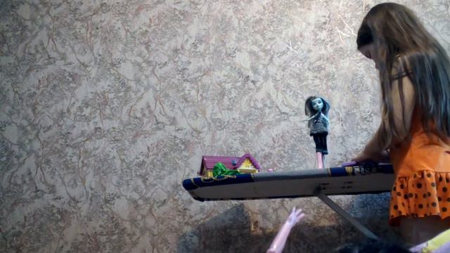 Командировка Monster High Фрэнки Штейн смотреть онлайн