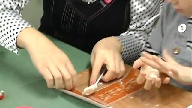 009 028 Умелые РУЧКИ сердце из теста3 смотреть онлайн