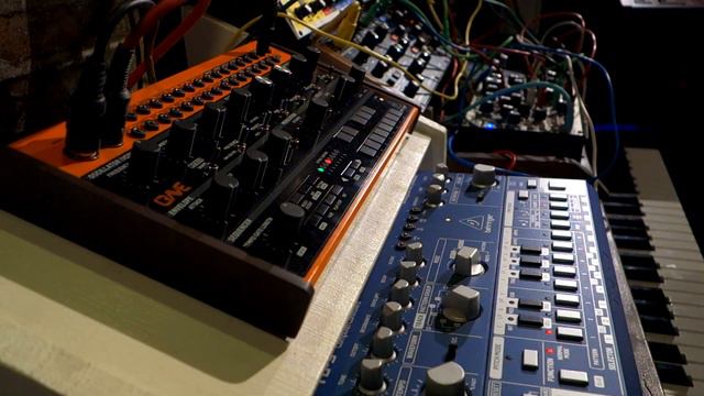 Behringer TD-3 | Behringer Crave | Model D | Deepmind | Roland Juno 6 - Techno Jam / Session [2020] смотреть онлайн