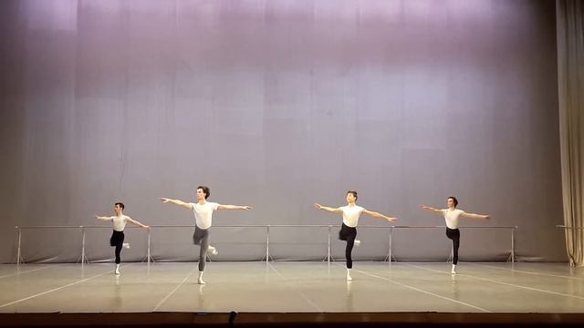 Пируеты.Мужской класс смотреть онлайн