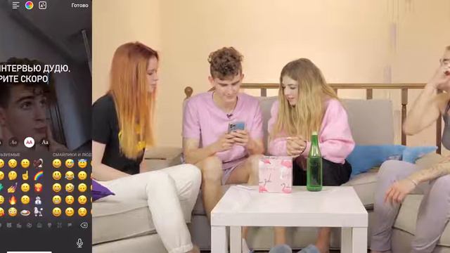 КОГО ПОЦЕЛУЕТ БАБИЧ? ПаДРУЖКИ ИГРАЮТ В БУТЫЛОЧКУ 😲ПаДРУЖКИ🎀 смотреть онлайн