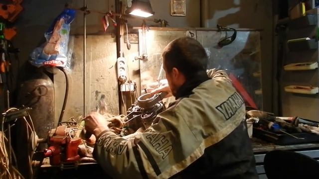 Как открутить гайку ротора на двигатели мопеда Альфа смотреть онлайн