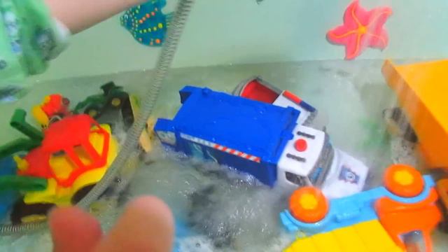 Моем машинки в ванной,toys in the bathroom,washing toys,آلة كاتبة بلدي,我的打字机, मेरा टाइपराइटर смотреть онлайн