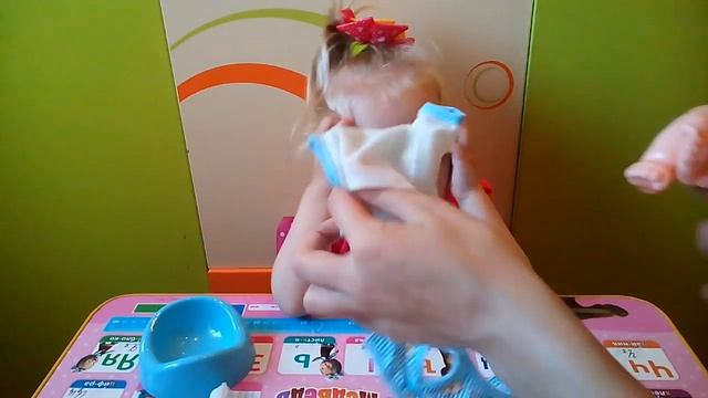 Открываем нового пупсика с горшком, бутылочкой и костюмчиком, еще один пупс в коллекцию смотреть онлайн