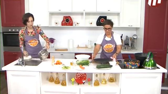 Вкусно! в гостях Елена Рудковская. Готовим блюдо "На пороге лета" смотреть онлайн
