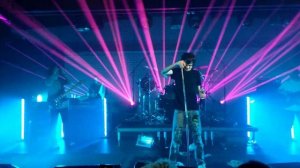 Кирилл Бледный бьёт стойку для микрофона ( Пошлая  Молли Иркутск 18.04.2021)