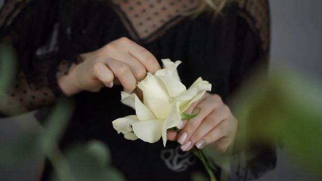 Цветы в тыкве?! Делаем хэллоуинскую композицию из цветов и сухоцветов