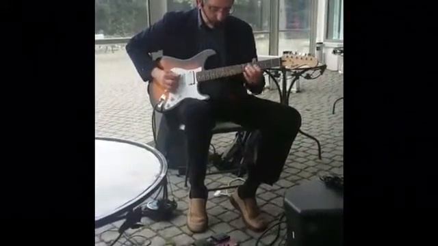 One man band playing traditional jazz смотреть онлайн