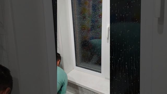 как клеить пленку самоклеющуюся на окно 2. смотреть онлайн