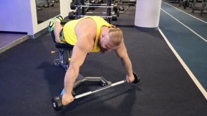 ? Одно из лучших базовых упражнений для ширины плеч. Протяжка штангой на заднюю часть дельты.