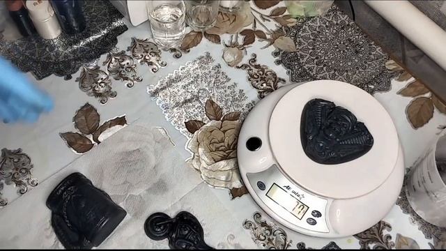 Заливаю пластиковые формы для набора мотоциклиста. мыловарение. мыло ручной работы. смотреть онлайн