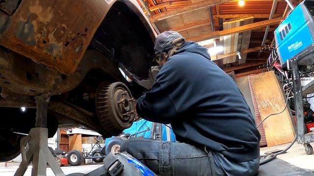 1981 Monte Carlo Driver Side Wheel Well Repair Part 10 смотреть онлайн