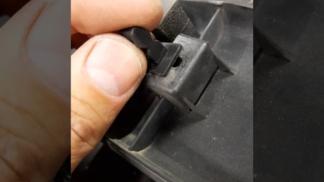 Nissan Atlas. Клипсы крепления рестайлинговой решетки 99-07г. смотреть онлайн