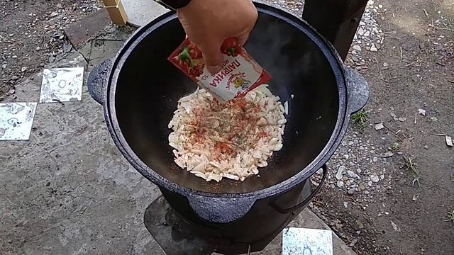 ПЕРКЕЛЬТ ПО ВЕНГЕРСКИ В КАЗАНЕ НА КОСТРЕ смотреть онлайн