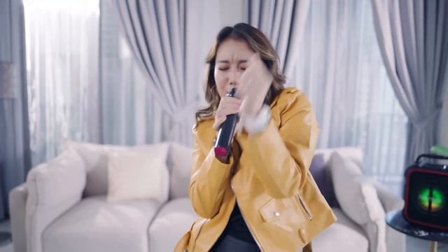 Esther Dawt Chin Sung - Be a Star with REMAX X3 Speaker смотреть онлайн