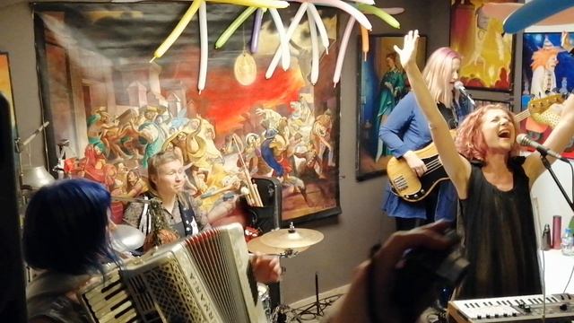 Ива Нова - Неведомо куда 26/02/23 концерт в День Рождения Галереи Свиное Рыло смотреть онлайн