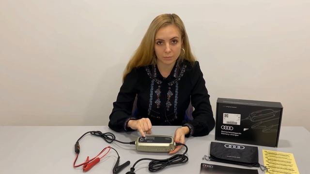 Оригінальний зарядний пристрій Audi Universal Contour Plug смотреть онлайн