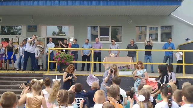 Випускний танок татусів, школа 210. смотреть онлайн