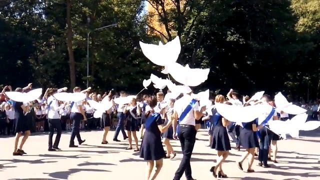 Голуби в небо. Последний звонок. Черноморская школа. смотреть онлайн