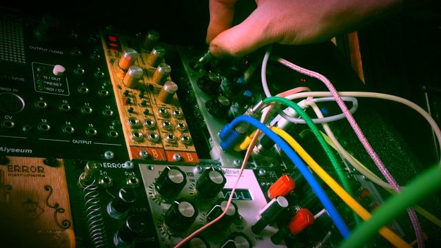 Modular Sketches 13 - Joystick Glitch (Plaits, Rings, Black Hole DSP) смотреть онлайн